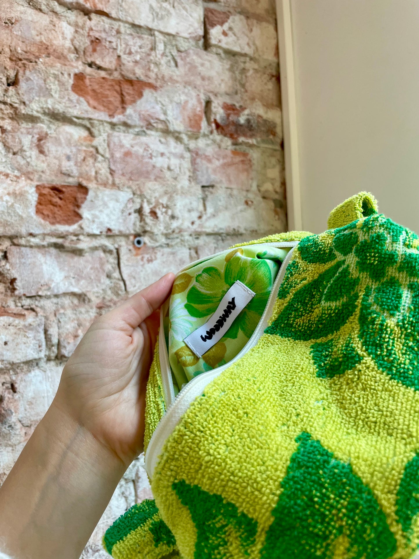 Cosmetic bag green flower