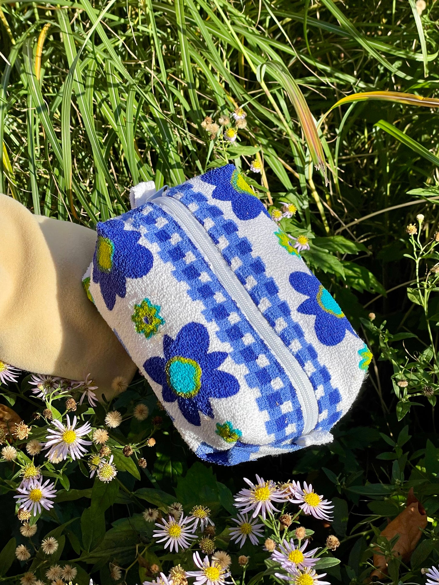 Cosmetic bag pril flower blue
