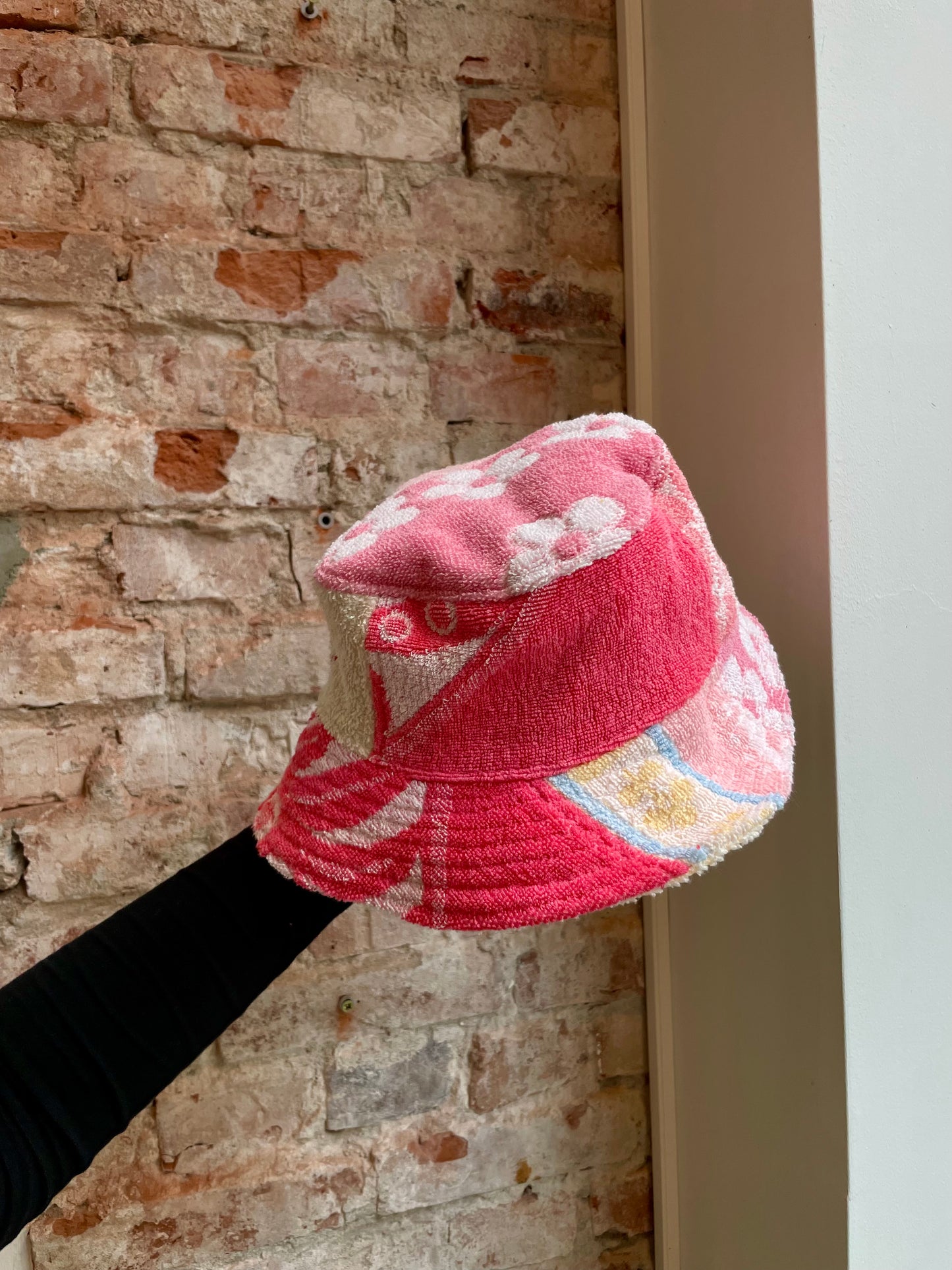 Reversible Bucket Hat rosy love / M