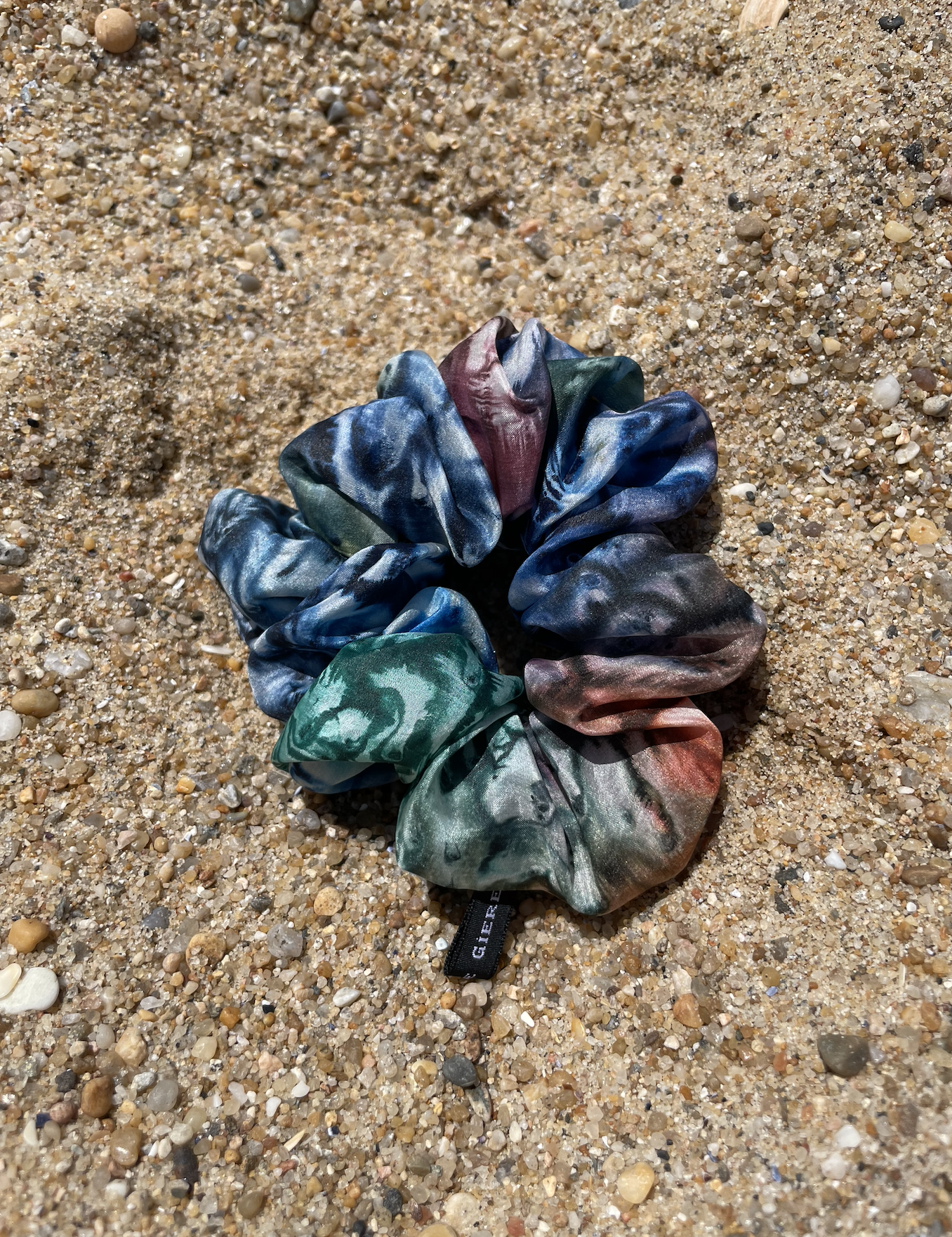 Scrunchie dark rainbow