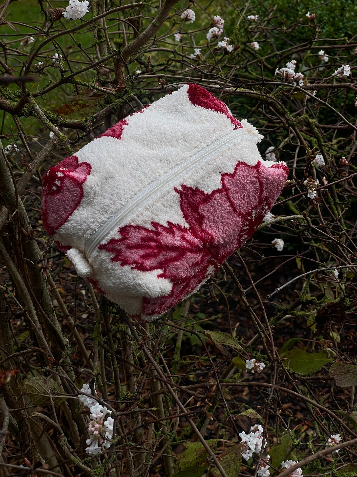 Cosmetic bag bordeaux garden