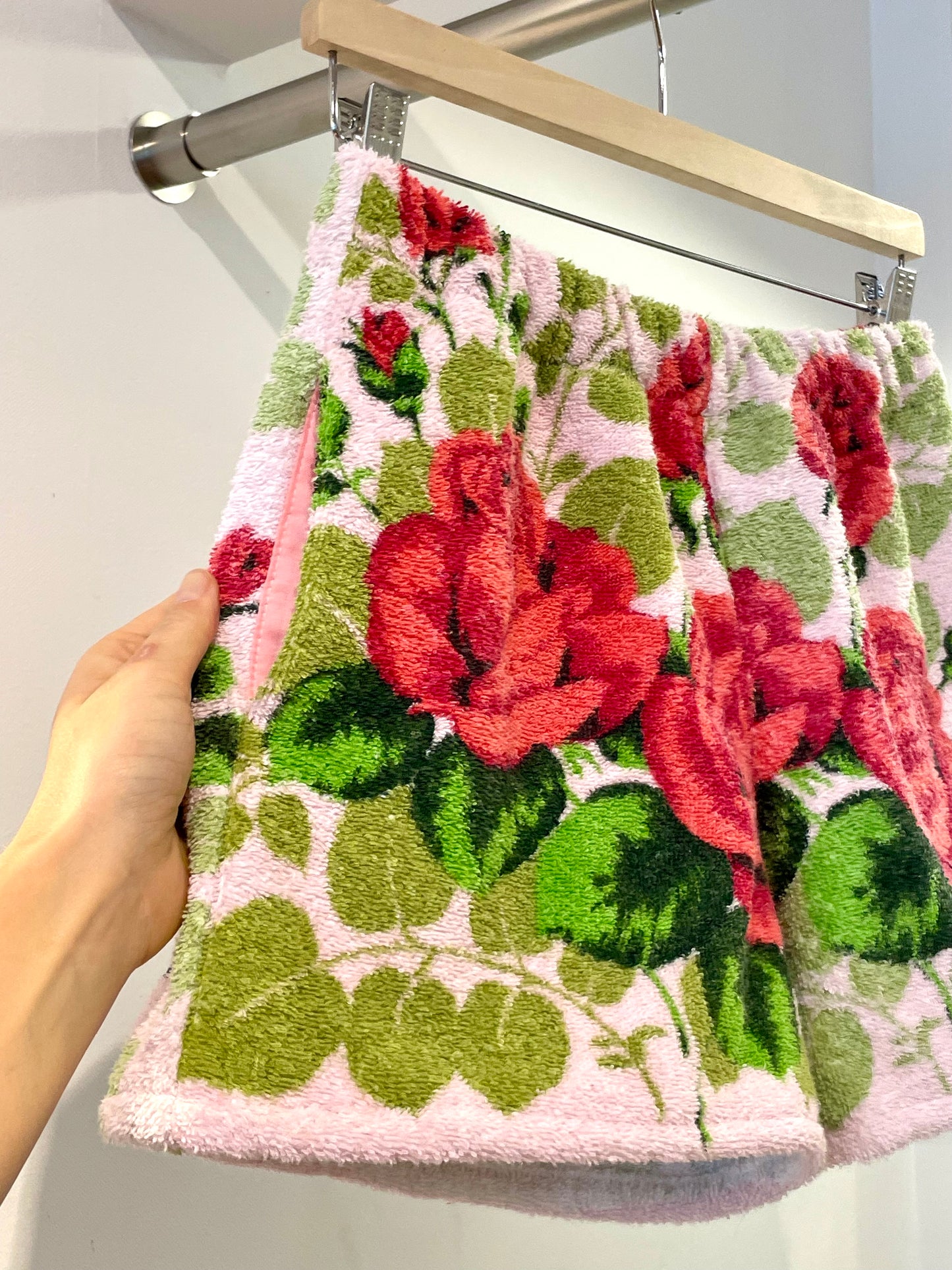 Frottee Shorts red roses / M