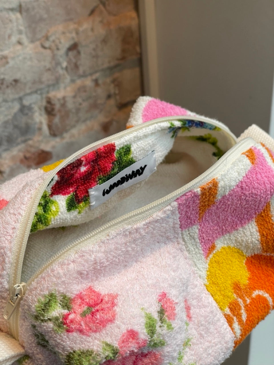 Cosmetic bag romantic 70s