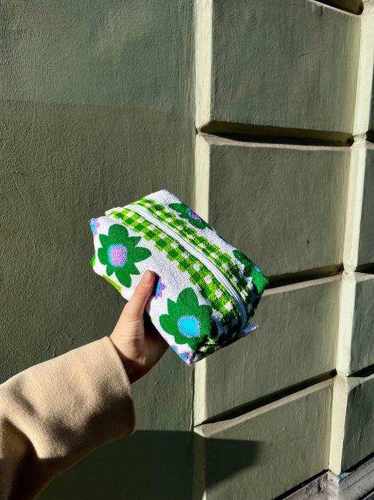 Cosmetic bag pril flower green