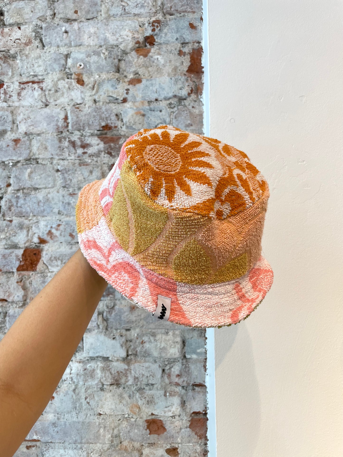 Reversible Bucket Hat she‘s a lady
