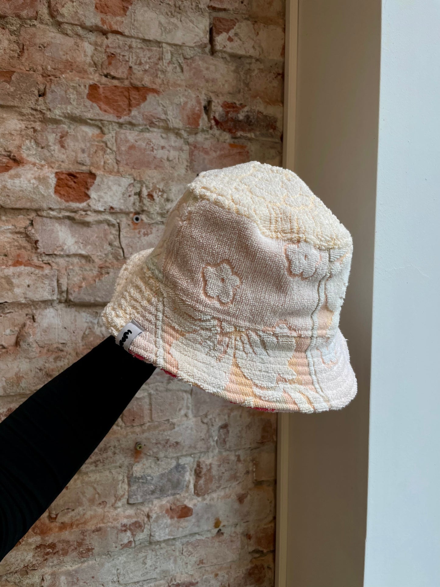 Reversible Bucket Hat rosy love / M