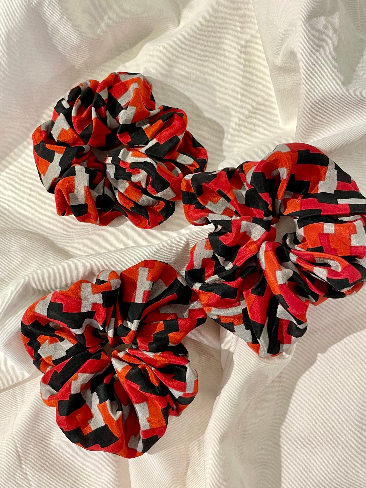 Scrunchie black & red