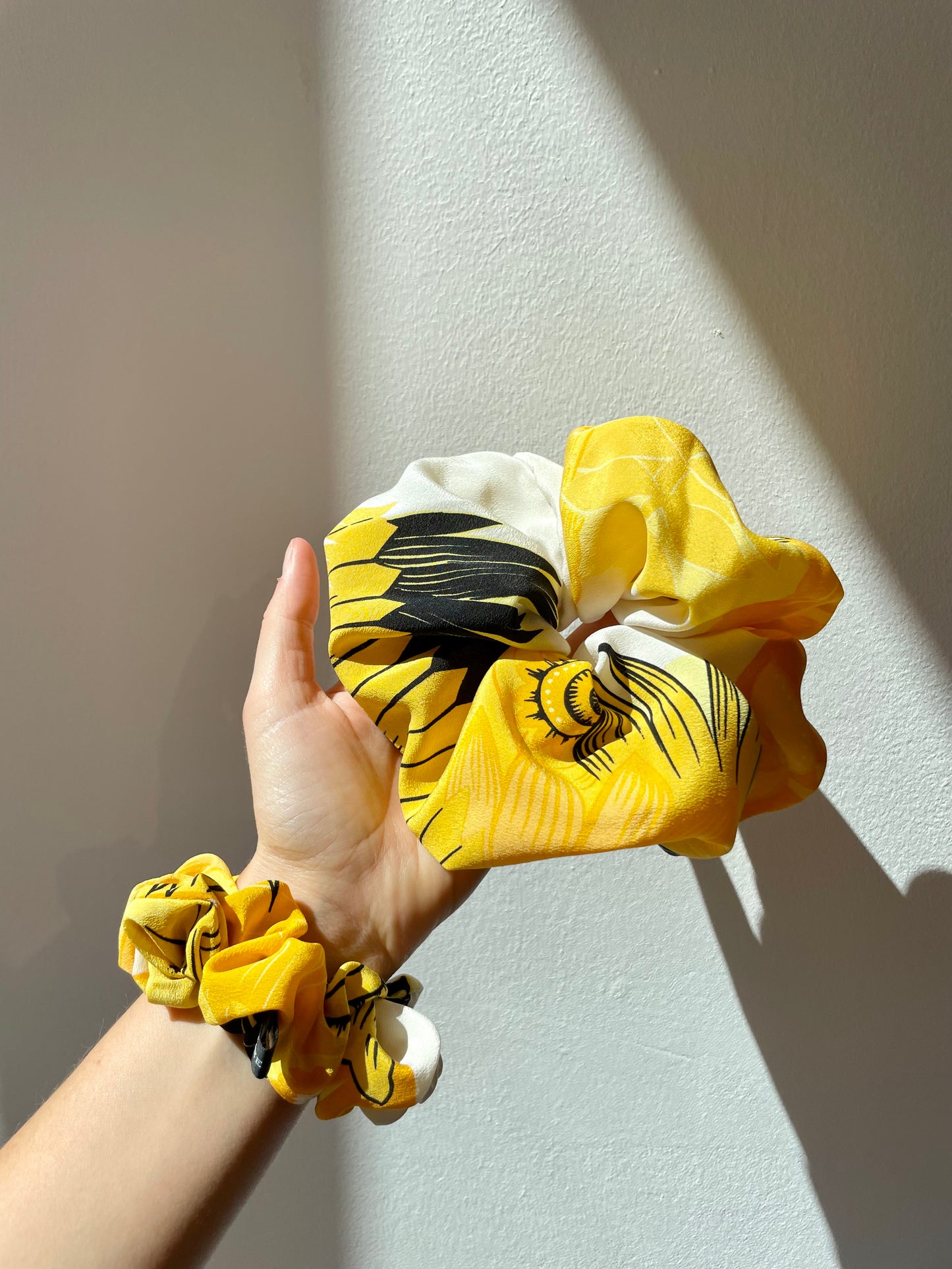 Scrunchie yellow flower