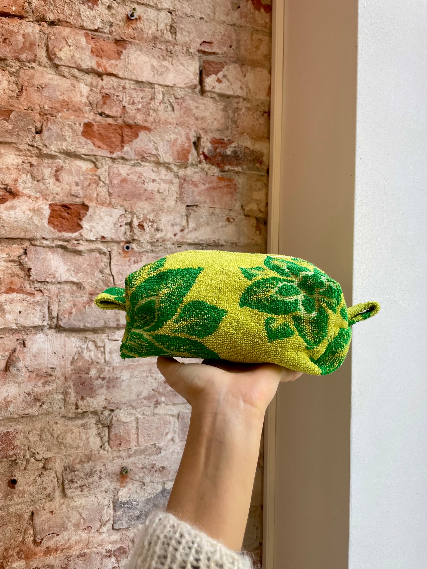 Cosmetic bag green flower