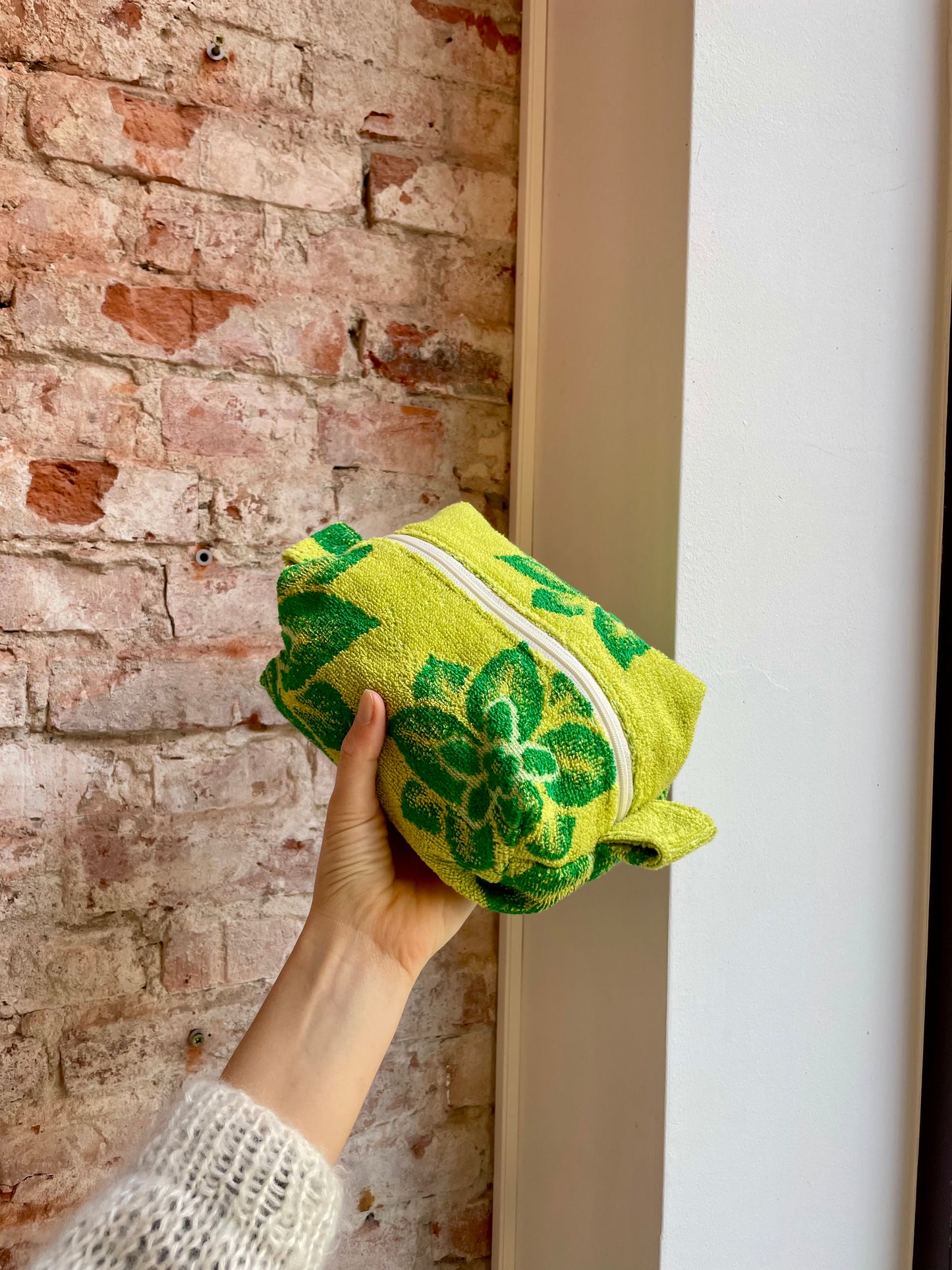 Cosmetic bag green flower