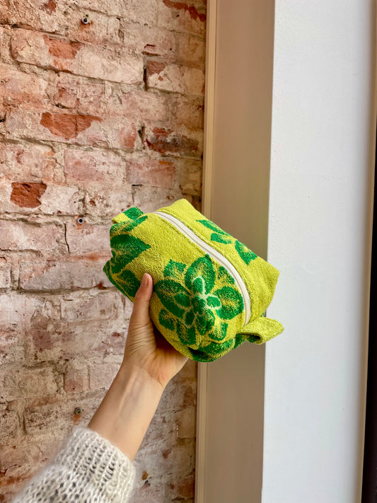 Cosmetic bag green flower