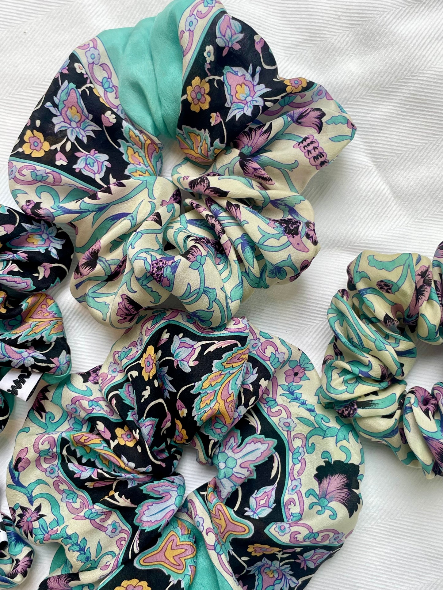 Silk Scrunchie turqouise ornament