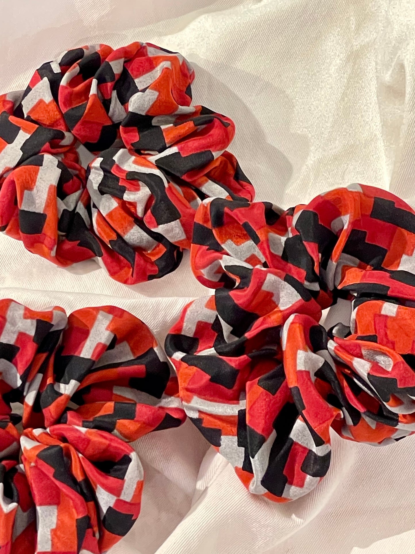 Scrunchie black & red
