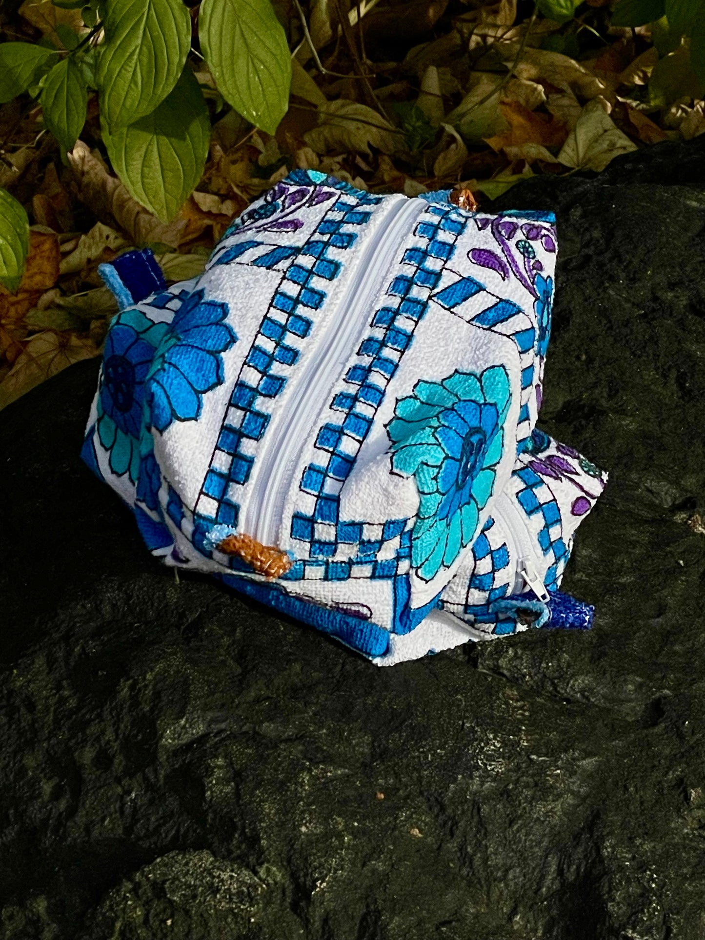 Cosmetic bag blue pril flower