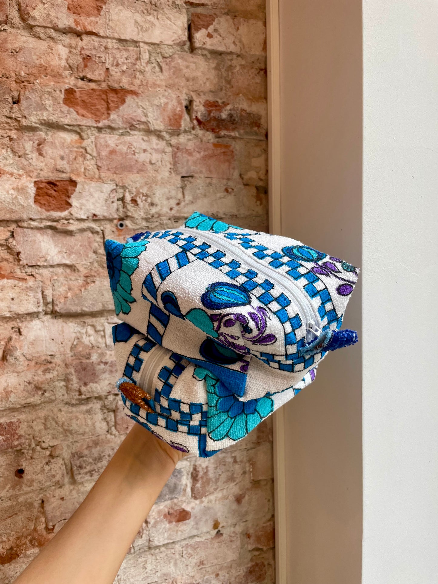 Cosmetic bag blue pril flower