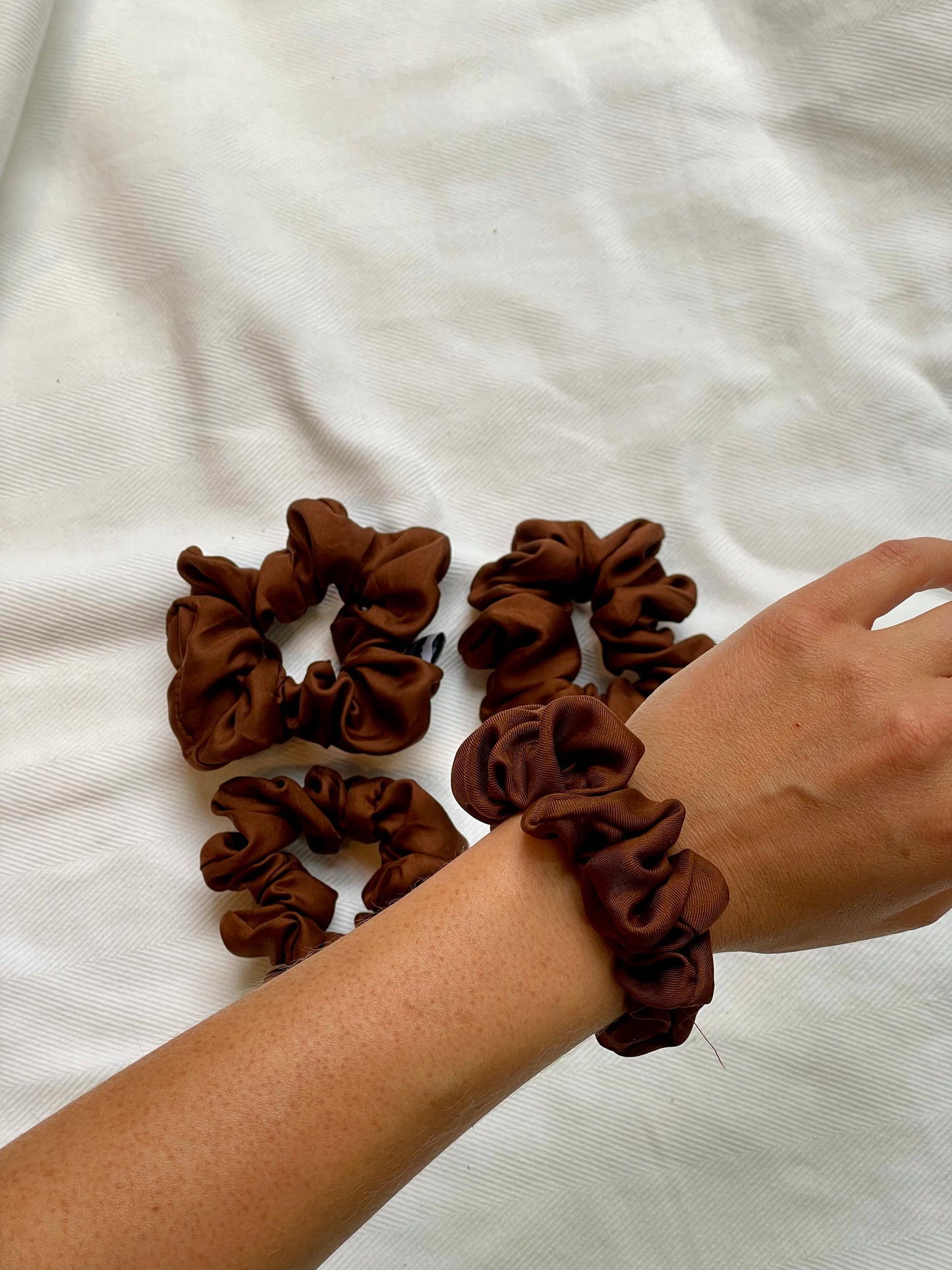 Silk Scrunchie milk chocolate