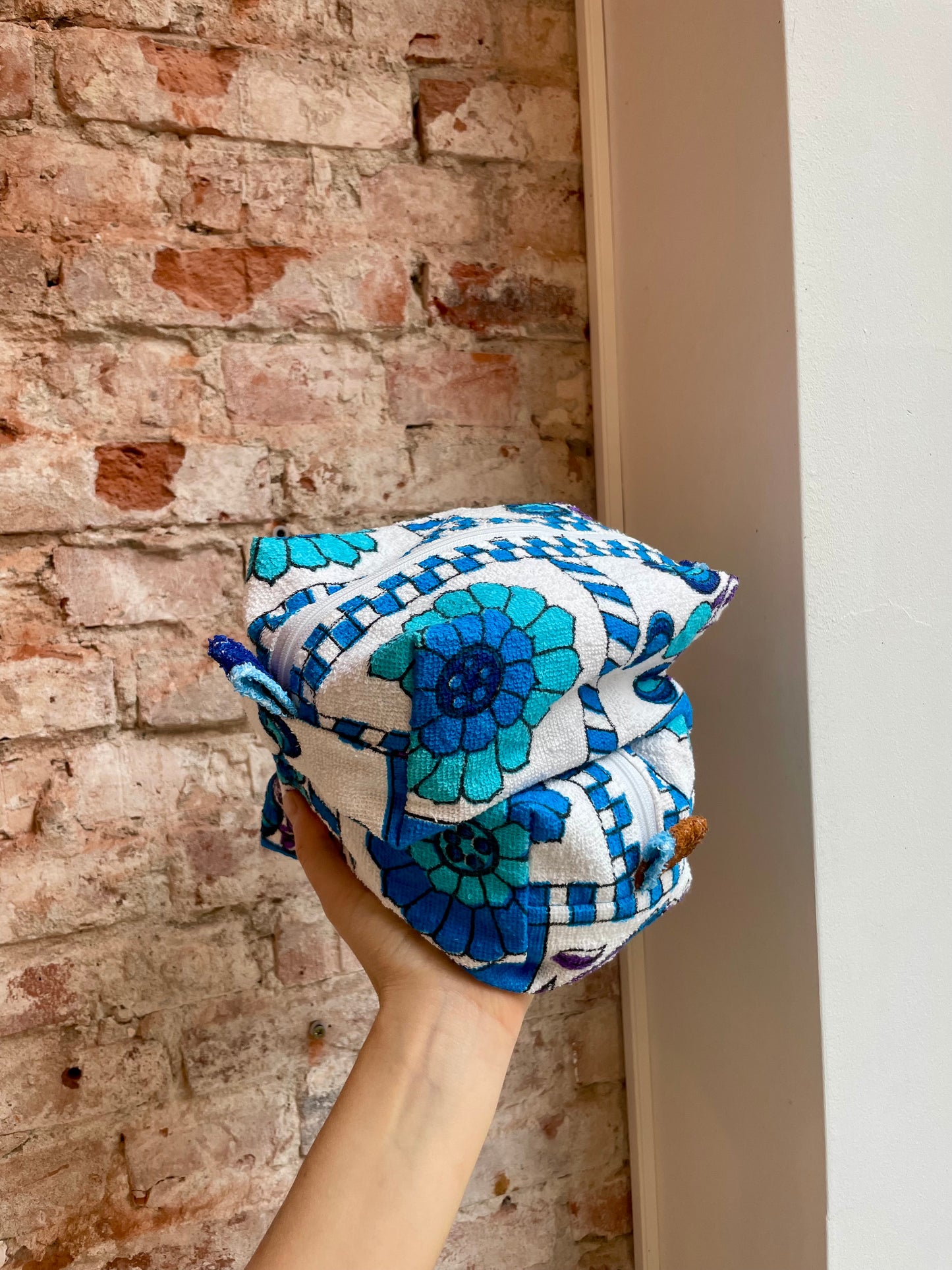 Cosmetic bag blue pril flower