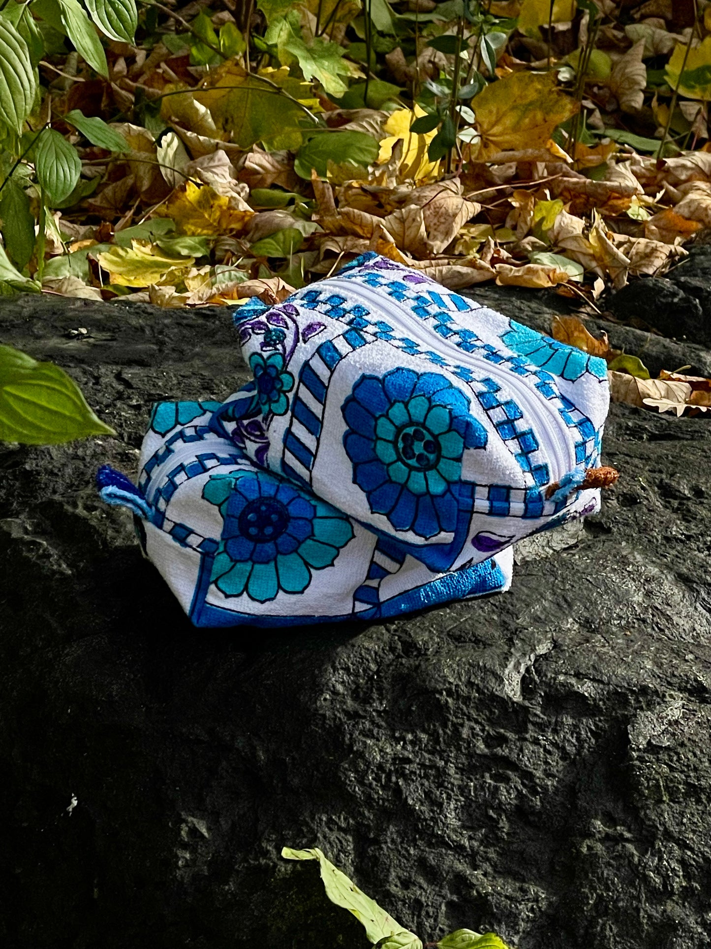Cosmetic bag blue pril flower