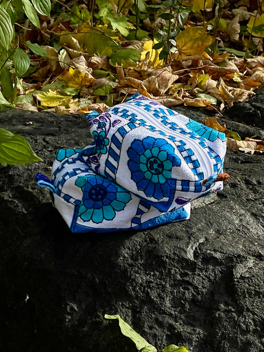 Cosmetic bag blue pril flower