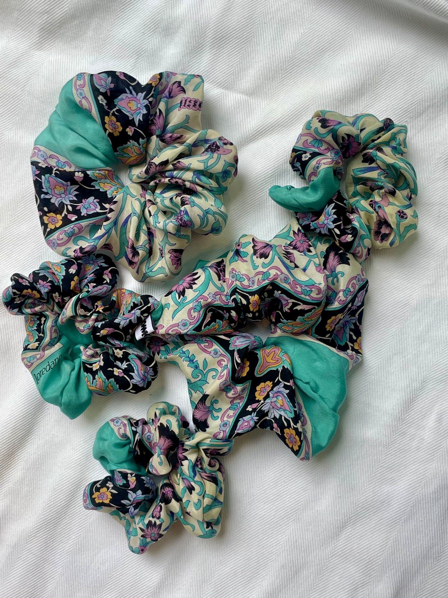 Silk Scrunchie turqouise ornament