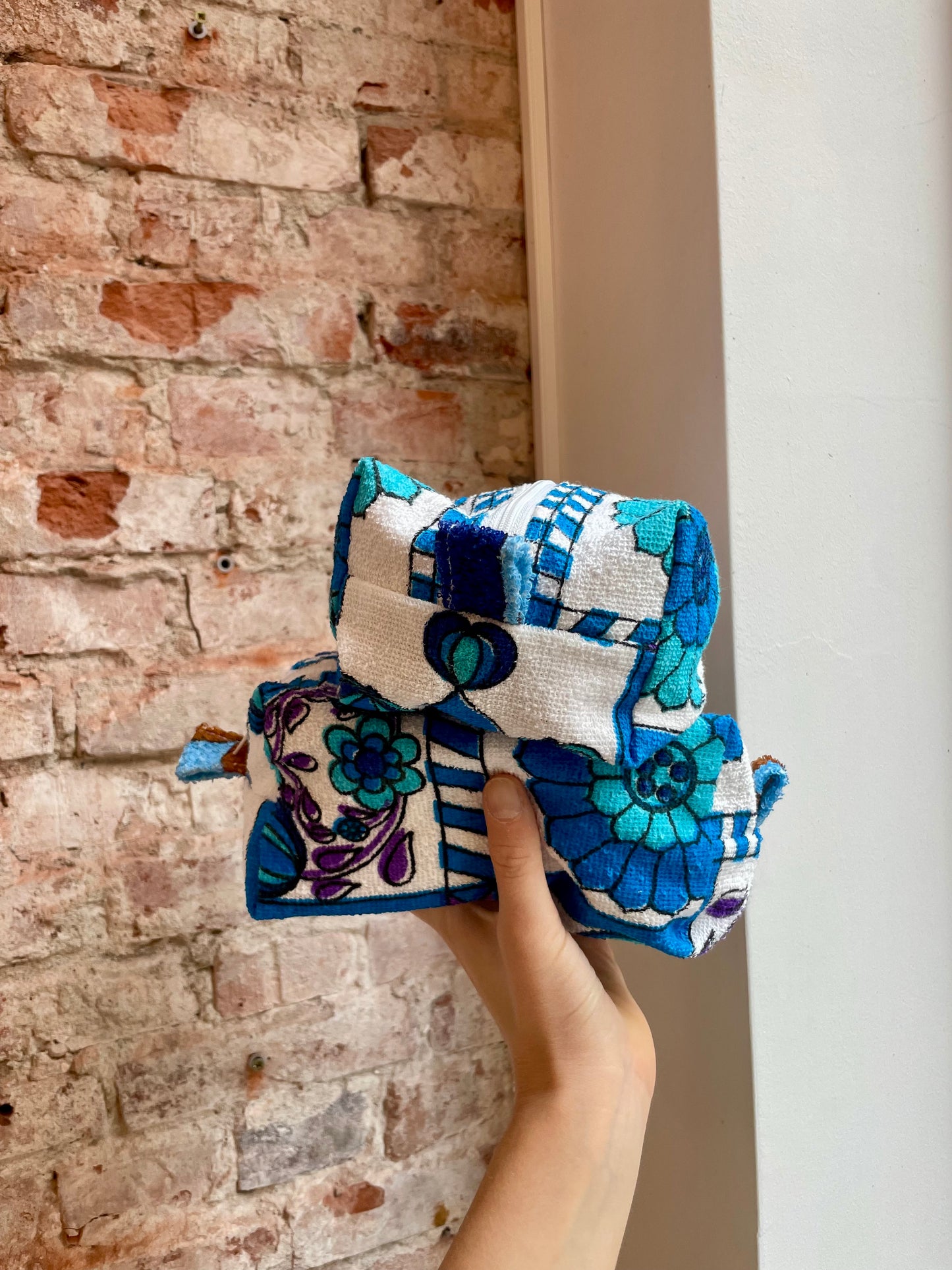 Cosmetic bag blue pril flower