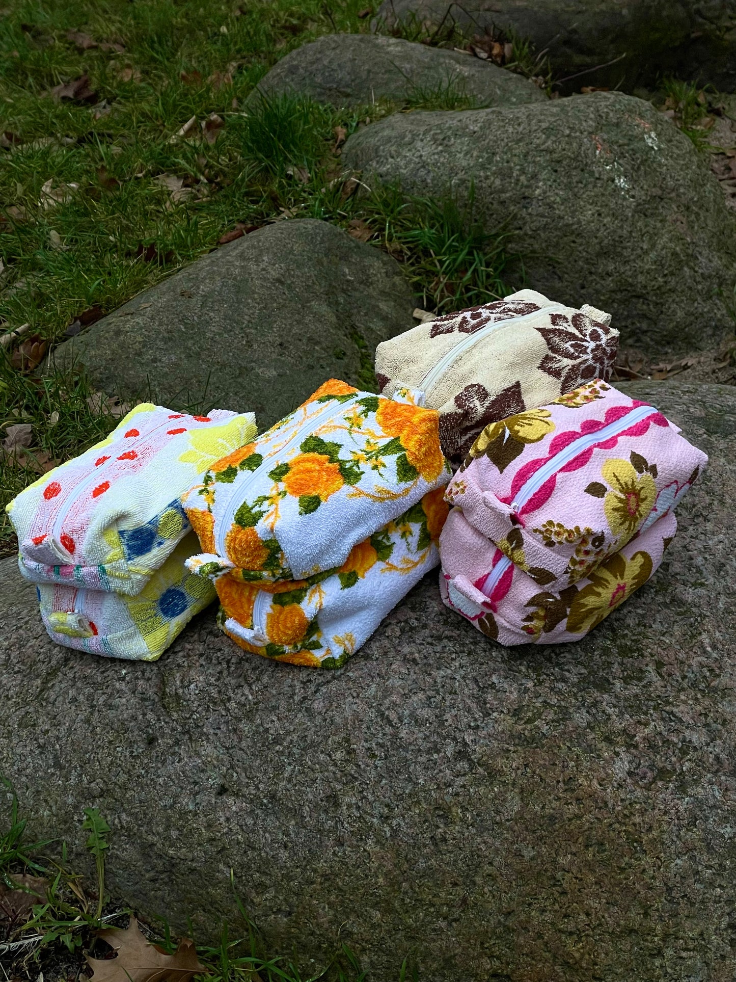 Cosmetic bag flower dots