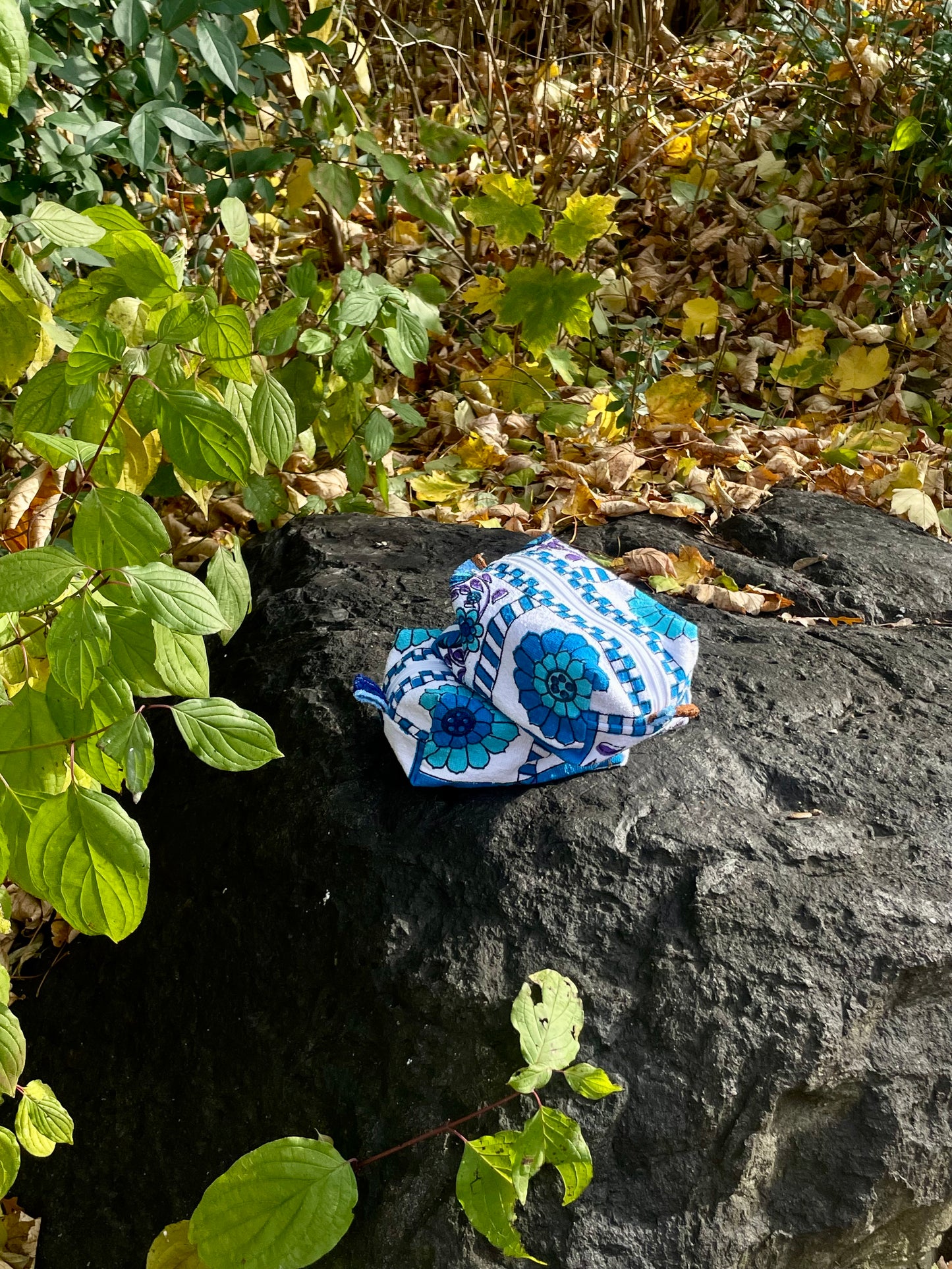 Cosmetic bag blue pril flower