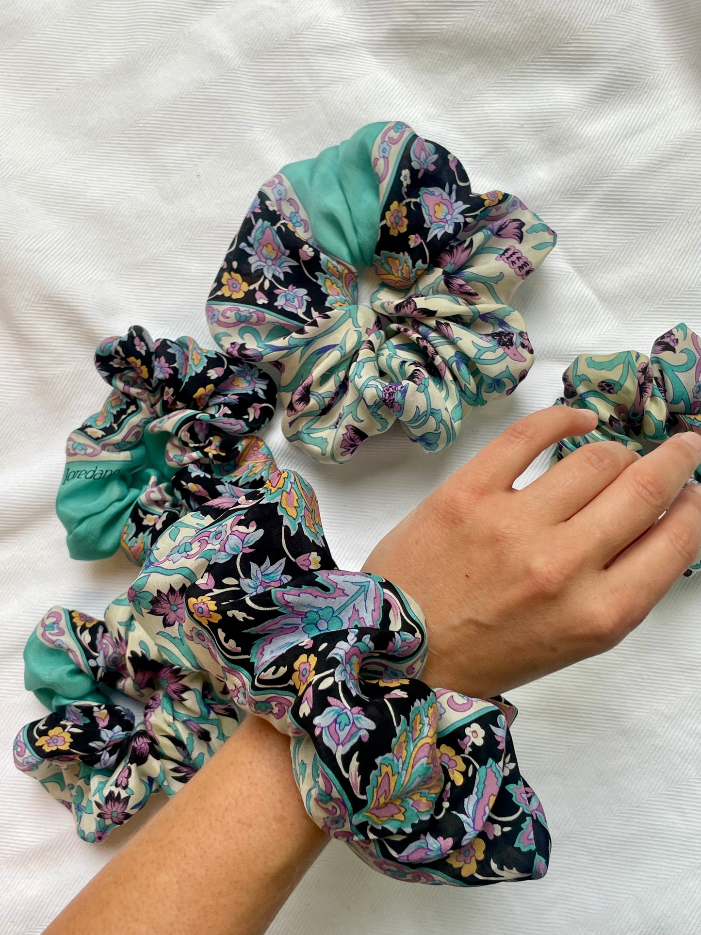 Silk Scrunchie turqouise ornament