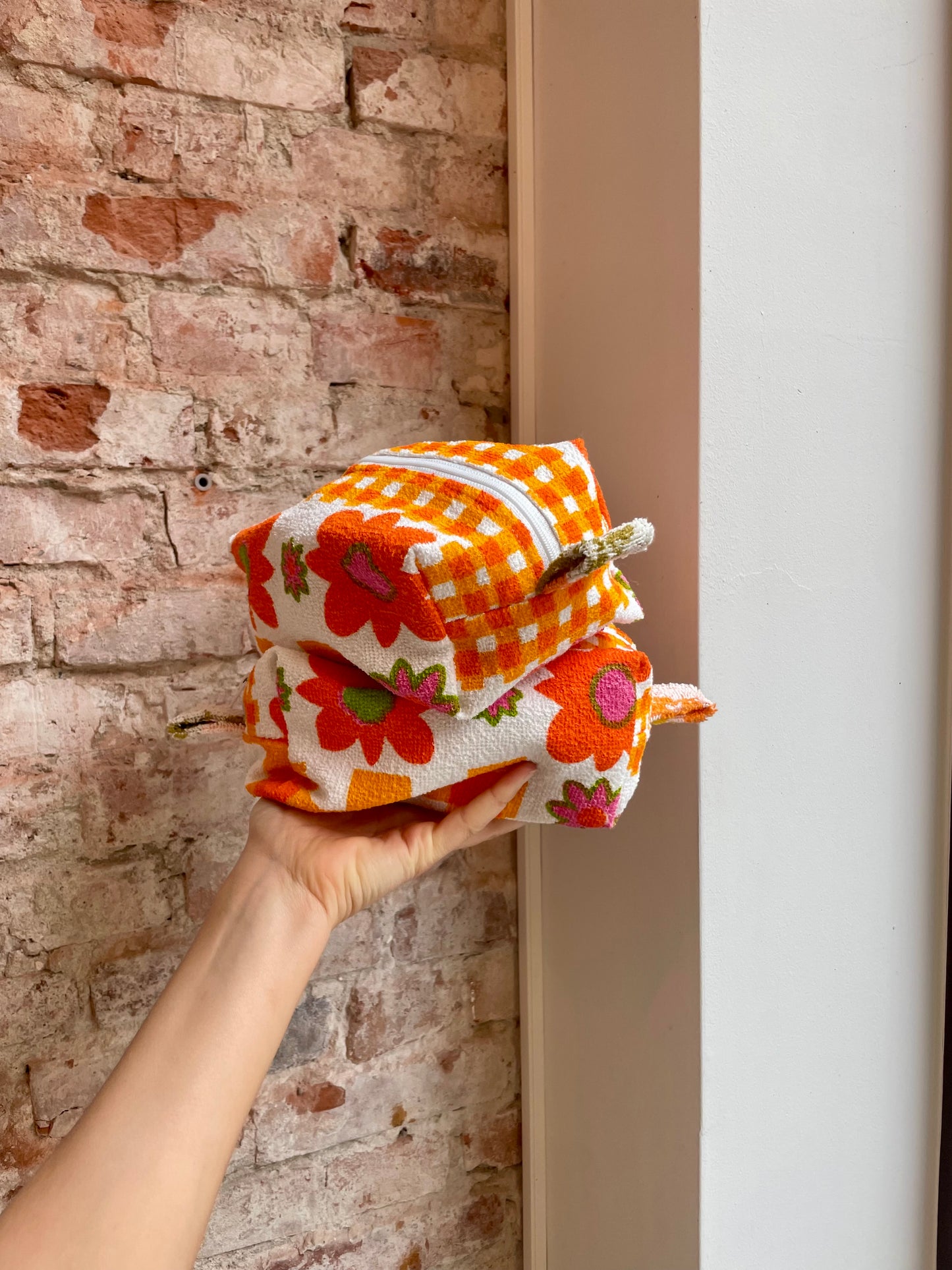 Cosmetic bag orange pril flower