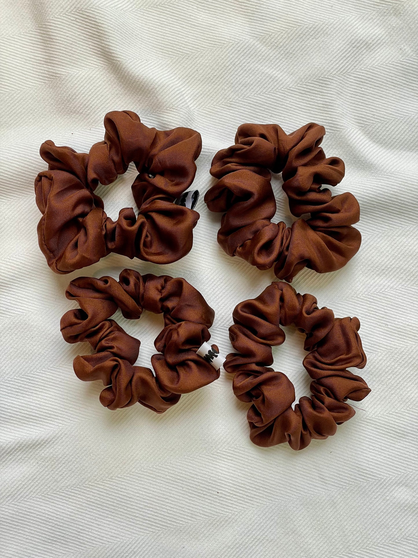 Silk Scrunchie milk chocolate