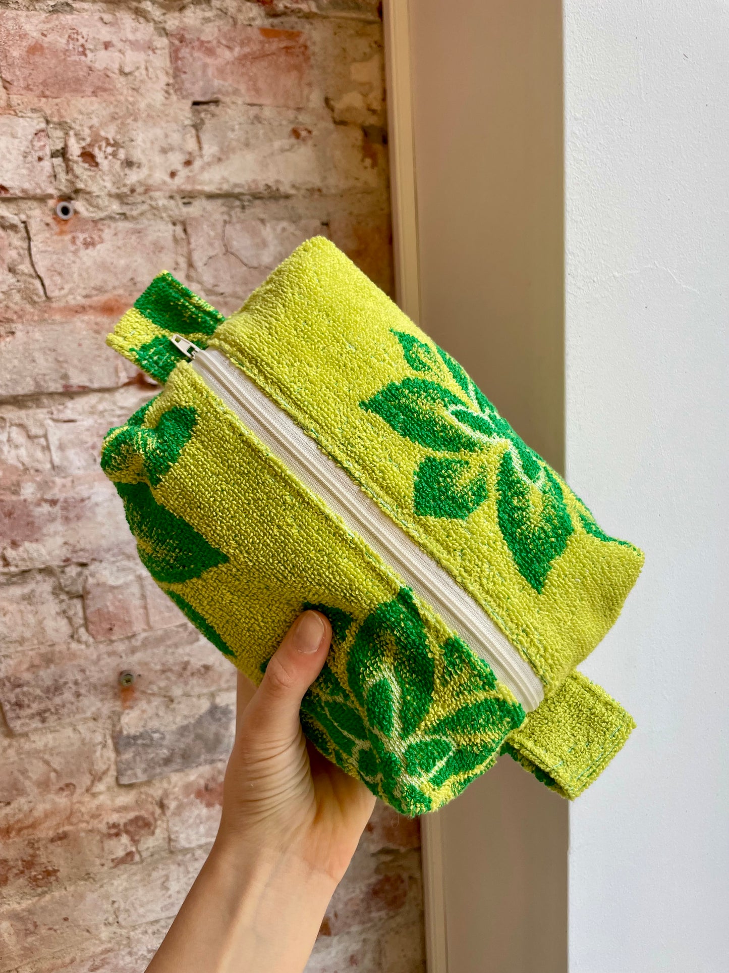 Cosmetic bag green flower