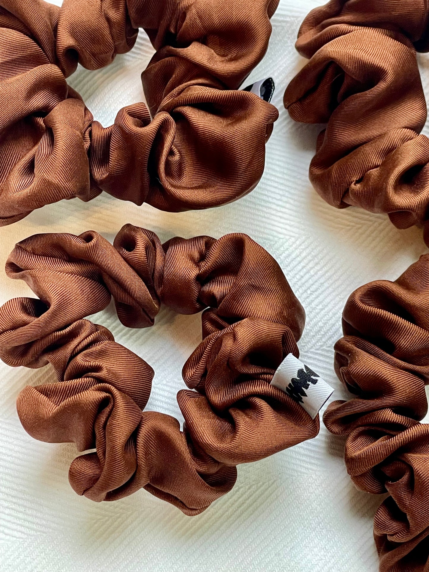 Silk Scrunchie milk chocolate
