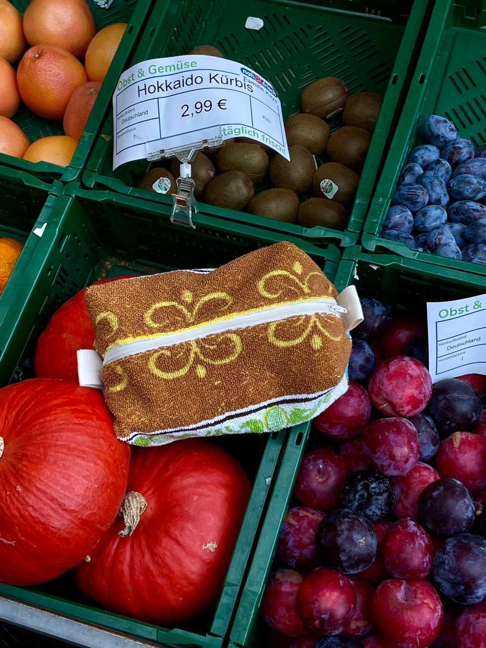 Cosmetic bag moody ornament